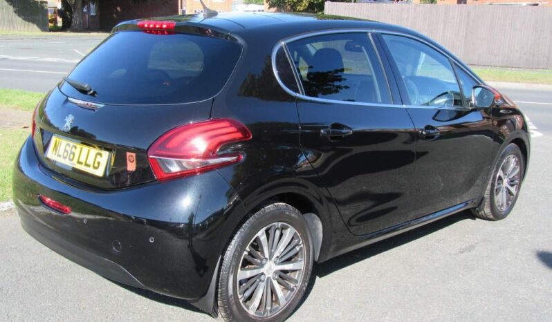 
								Peugeot 208 1.2 PureTech Roland Garros Euro 6 (s/s) 5dr full									