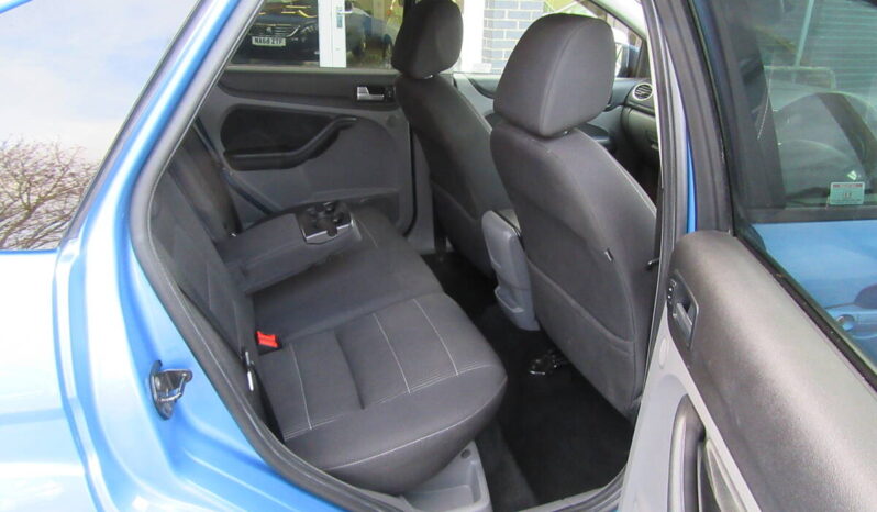 
								Ford Focus 1.6 Titanium 5DR full									