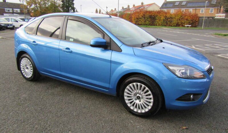 
								Ford Focus 1.6 Titanium 5DR full									