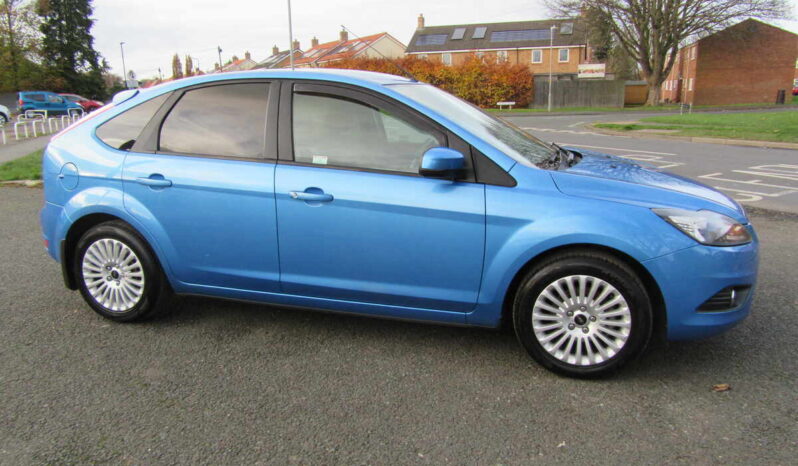 
								Ford Focus 1.6 Titanium 5DR full									