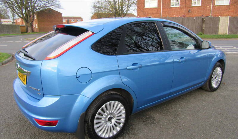 
								Ford Focus 1.6 Titanium 5DR full									