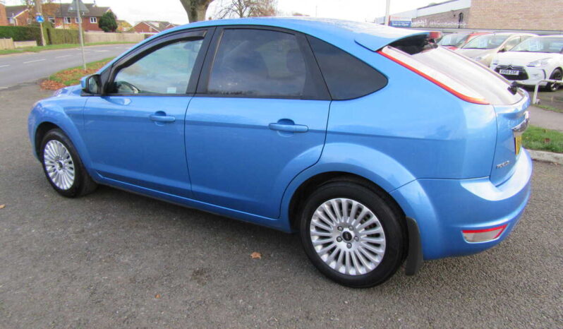 
								Ford Focus 1.6 Titanium 5DR full									