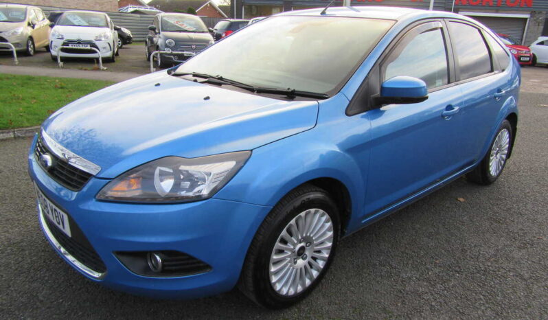 
								Ford Focus 1.6 Titanium 5DR full									