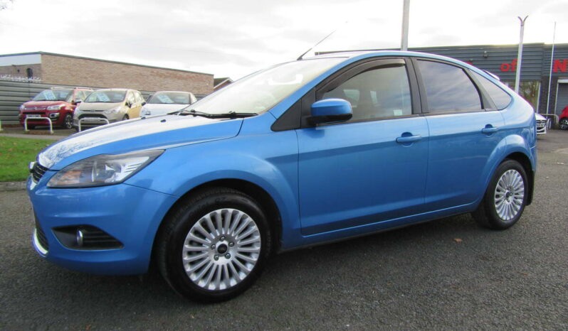 
								Ford Focus 1.6 Titanium 5DR full									