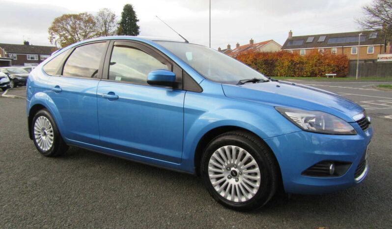 
								Ford Focus 1.6 Titanium 5DR full									